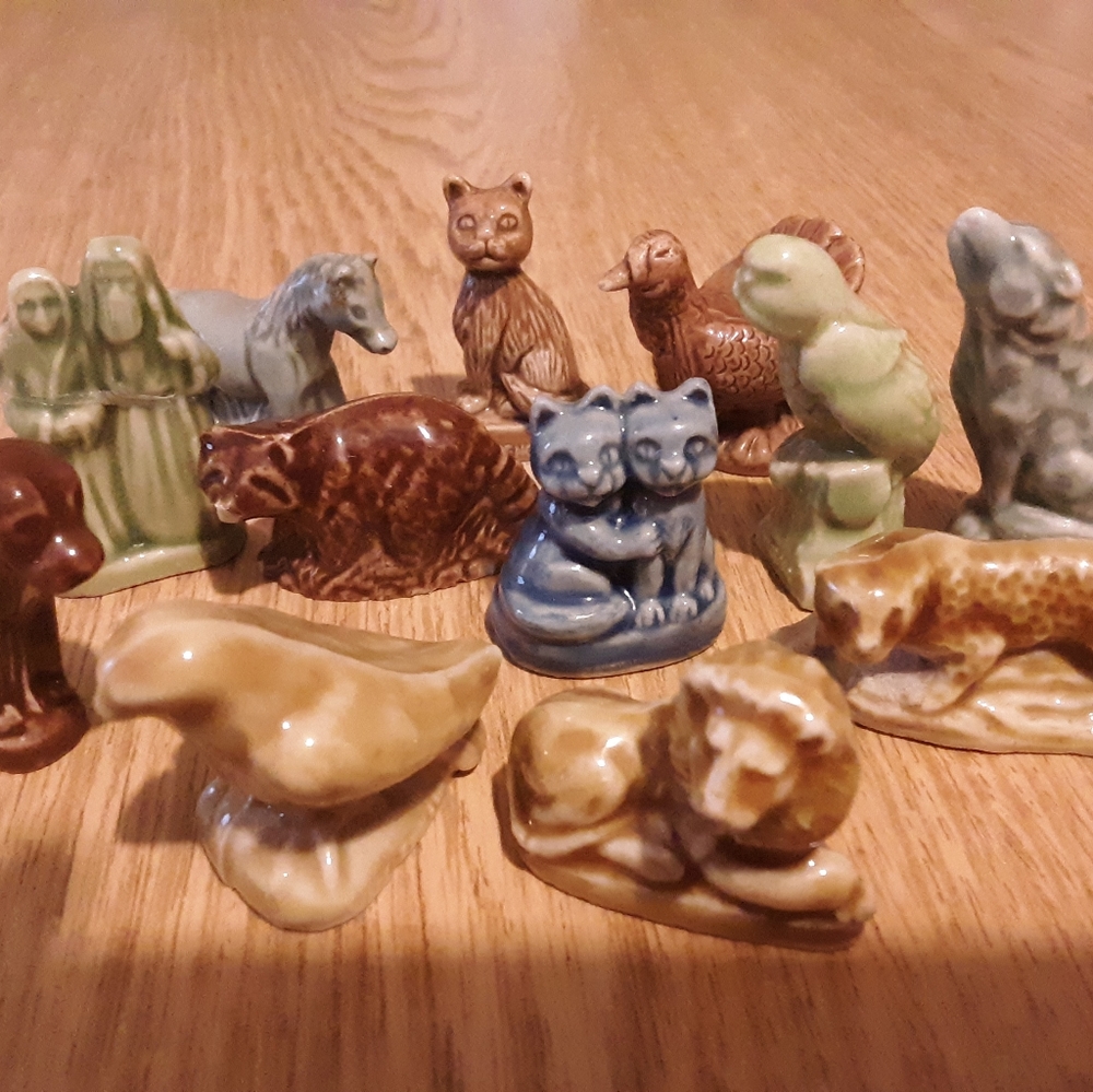 Wade/Rose red tea/England figurines